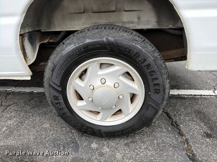 image for item FB8137 2007 Ford E350 van