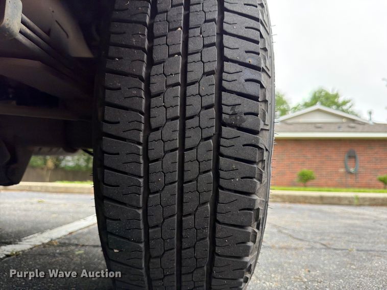 image for item FB8137 2007 Ford E350 van