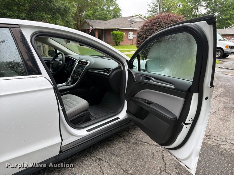 image for item FB8138 2016 Ford Fusion 