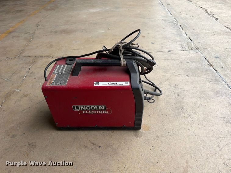 image for item FB8144 Lincoln Weld-Pak 140HD welder