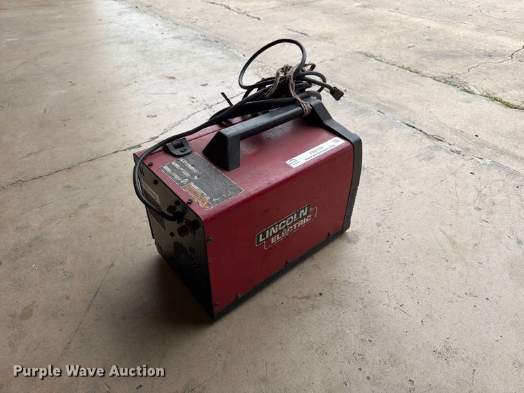 image for item FB8144 Lincoln Weld-Pak 140HD welder