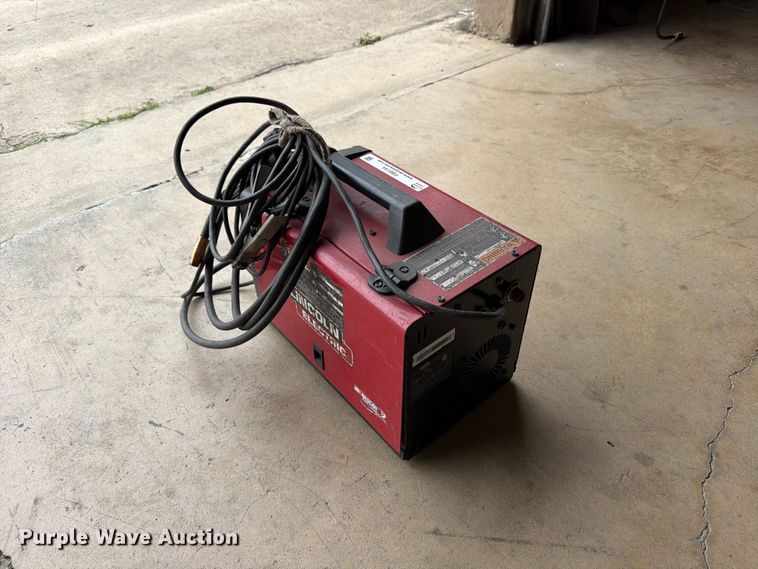 image for item FB8144 Lincoln Weld-Pak 140HD welder