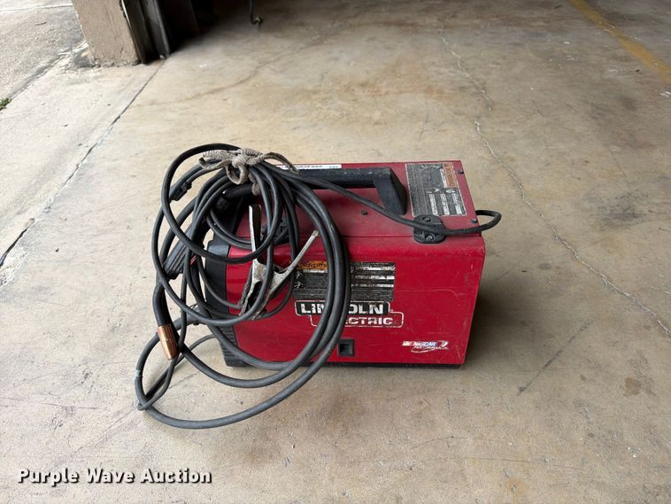 image for item FB8144 Lincoln Weld-Pak 140HD welder