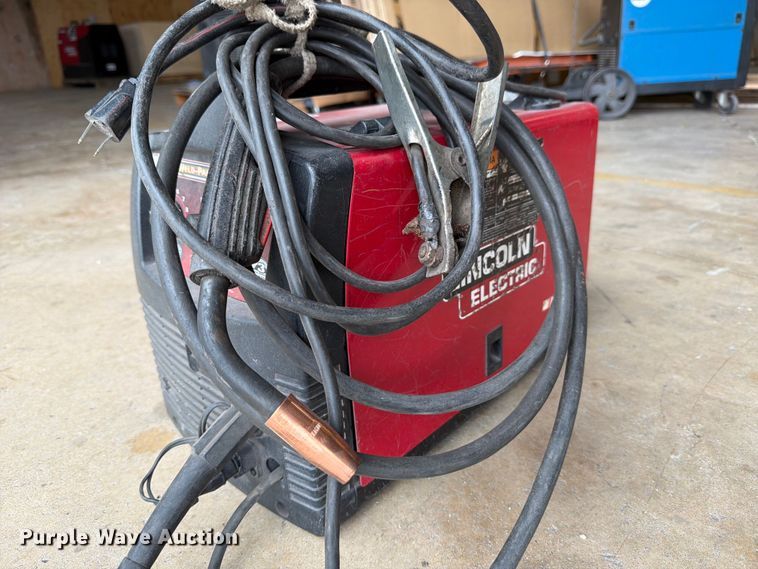 image for item FB8144 Lincoln Weld-Pak 140HD welder