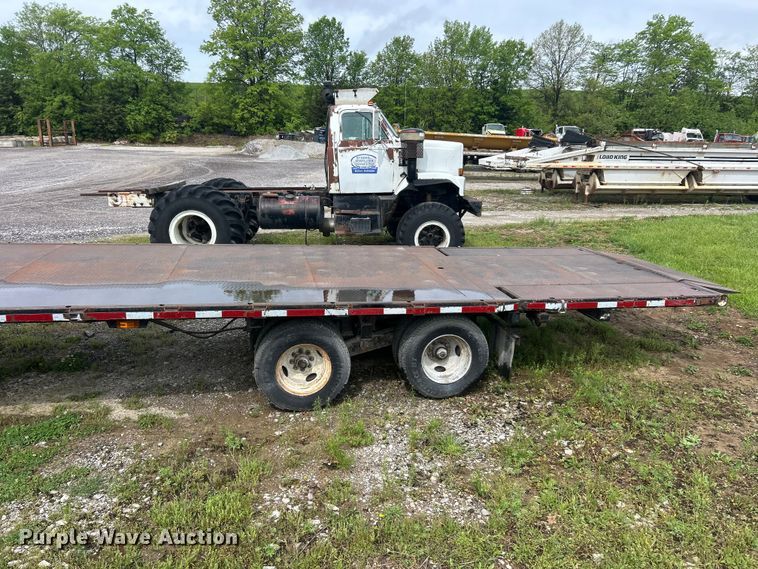 image for item FC2568 1978 Landoll equipment trailer