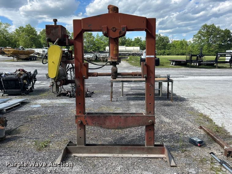 image for item FC2621 Hydraulic press
