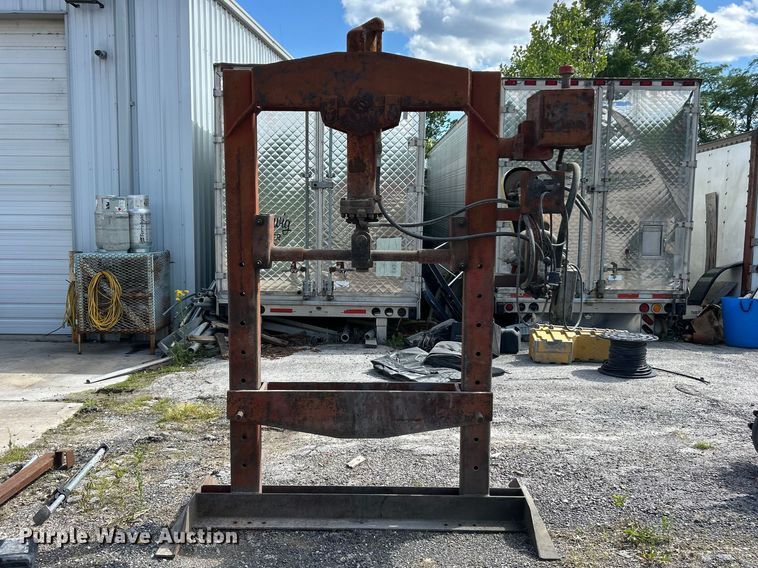 image for item FC2621 Hydraulic press