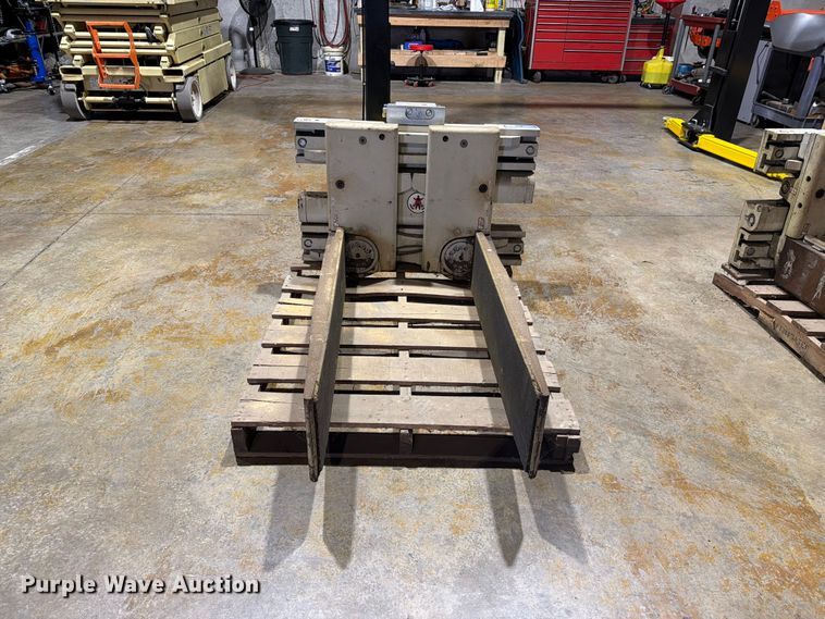 image for item FC3062 Cascade 40D-CTS-13A RO rotating clamp forklift attachment