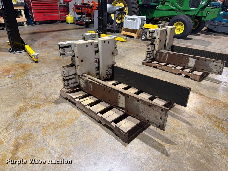 image for item FC3062 Cascade 40D-CTS-13A RO rotating clamp forklift attachment