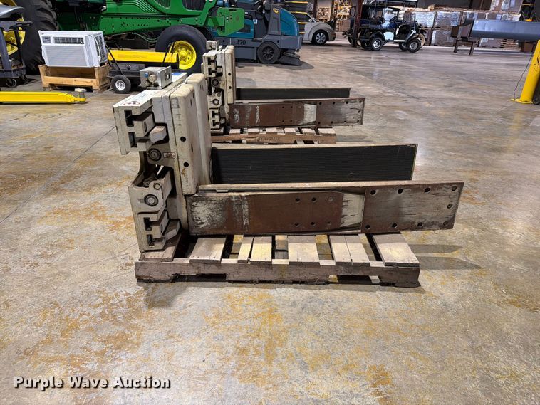 image for item FC3062 Cascade 40D-CTS-13A RO rotating clamp forklift attachment