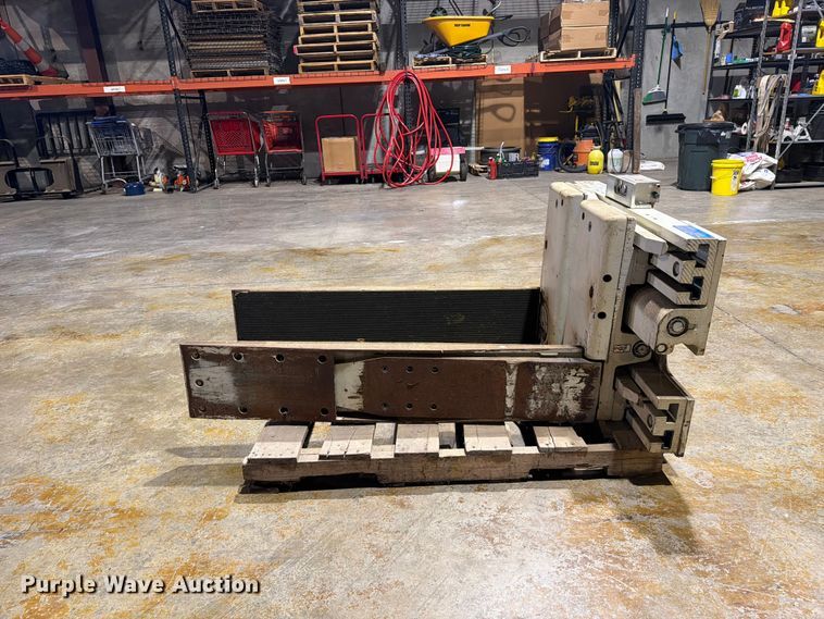 image for item FC3062 Cascade 40D-CTS-13A RO rotating clamp forklift attachment