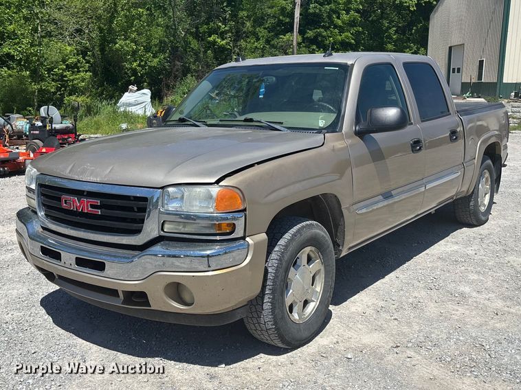2005 GMC Sierra 1500 Crew Cab pickup truck
