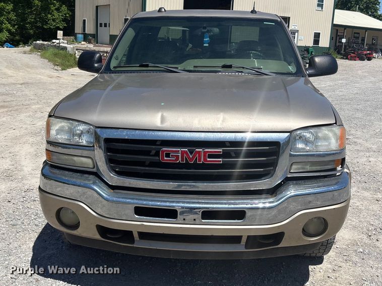 image for item FC4652 2005 GMC Sierra 1500 Crew Cab pickup truck