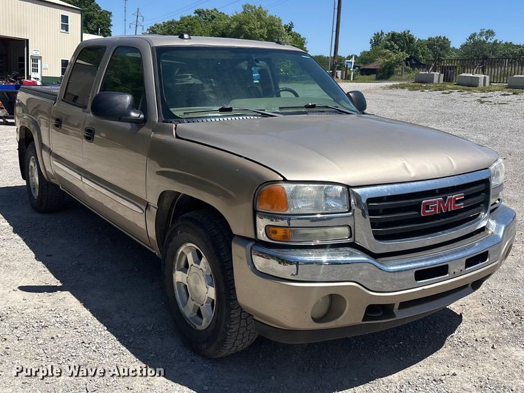 image for item FC4652 2005 GMC Sierra 1500 Crew Cab pickup truck