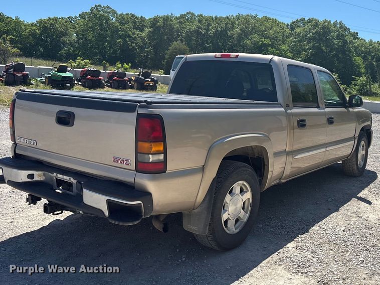 image for item FC4652 2005 GMC Sierra 1500 Crew Cab pickup truck