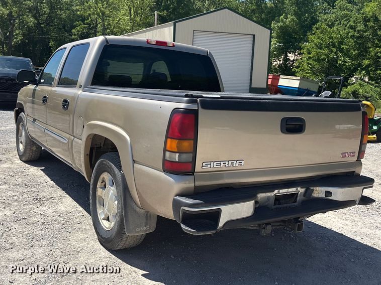 image for item FC4652 2005 GMC Sierra 1500 Crew Cab pickup truck