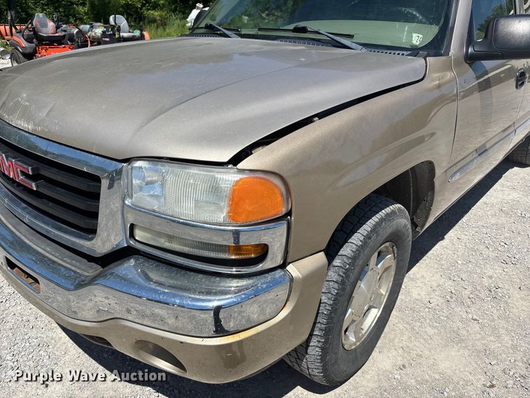 image for item FC4652 2005 GMC Sierra 1500 Crew Cab pickup truck