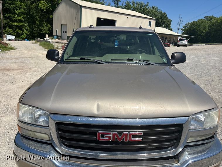 image for item FC4652 2005 GMC Sierra 1500 Crew Cab pickup truck
