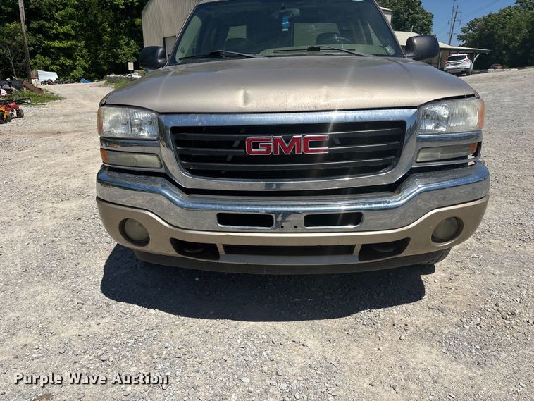 image for item FC4652 2005 GMC Sierra 1500 Crew Cab pickup truck