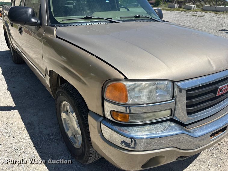 image for item FC4652 2005 GMC Sierra 1500 Crew Cab pickup truck
