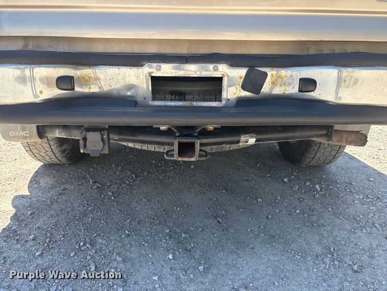 image for item FC4652 2005 GMC Sierra 1500 Crew Cab pickup truck
