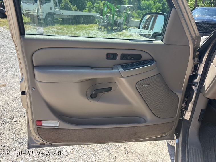 image for item FC4652 2005 GMC Sierra 1500 Crew Cab pickup truck