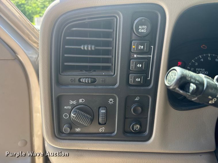 image for item FC4652 2005 GMC Sierra 1500 Crew Cab pickup truck