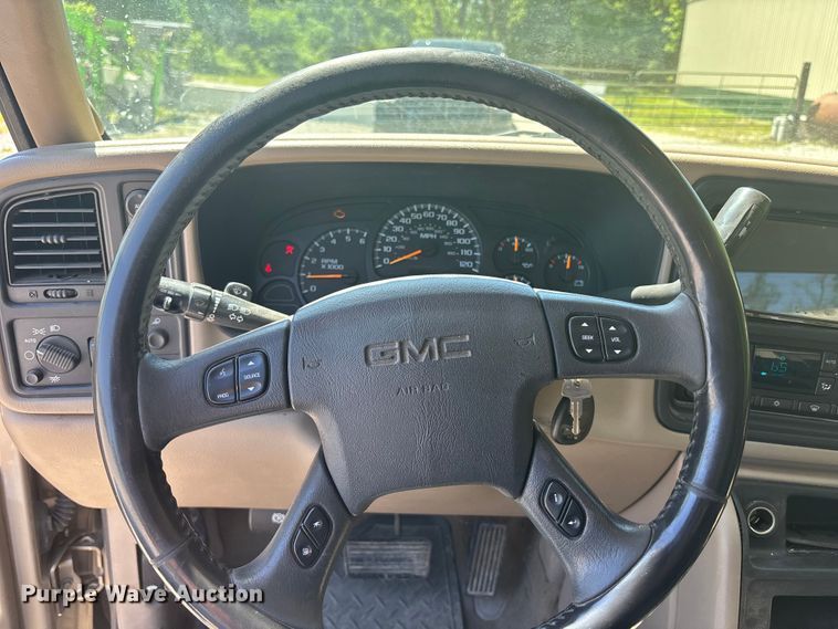 image for item FC4652 2005 GMC Sierra 1500 Crew Cab pickup truck