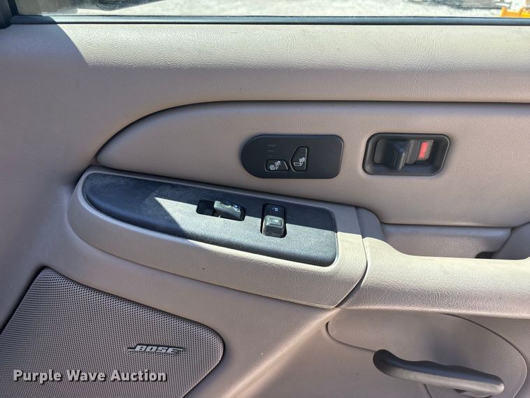 image for item FC4652 2005 GMC Sierra 1500 Crew Cab pickup truck