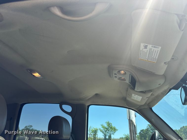 image for item FC4652 2005 GMC Sierra 1500 Crew Cab pickup truck