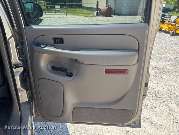 image for item FC4652 2005 GMC Sierra 1500 Crew Cab pickup truck