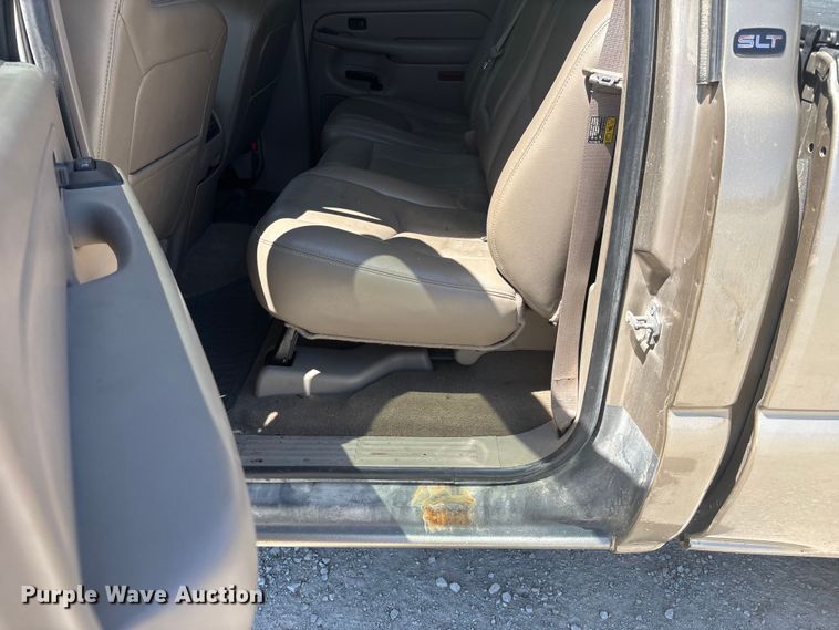 image for item FC4652 2005 GMC Sierra 1500 Crew Cab pickup truck