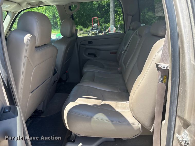 image for item FC4652 2005 GMC Sierra 1500 Crew Cab pickup truck
