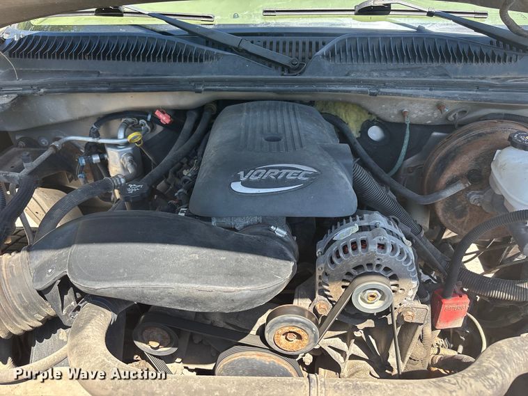 image for item FC4652 2005 GMC Sierra 1500 Crew Cab pickup truck