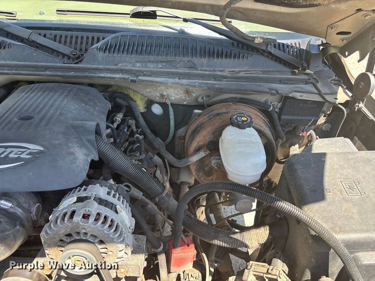 image for item FC4652 2005 GMC Sierra 1500 Crew Cab pickup truck