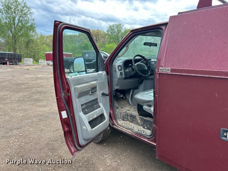 image for item FC5416 2017 Ford E350 Super Duty utility van