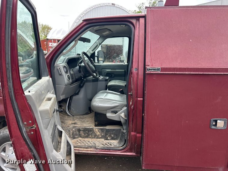 image for item FC5416 2017 Ford E350 Super Duty utility van