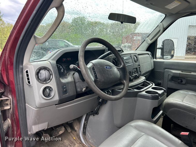 image for item FC5416 2017 Ford E350 Super Duty utility van