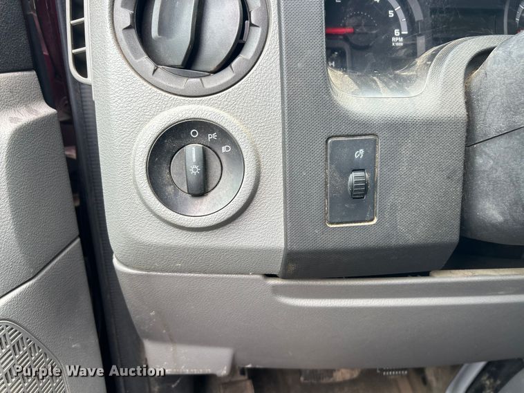 image for item FC5416 2017 Ford E350 Super Duty utility van