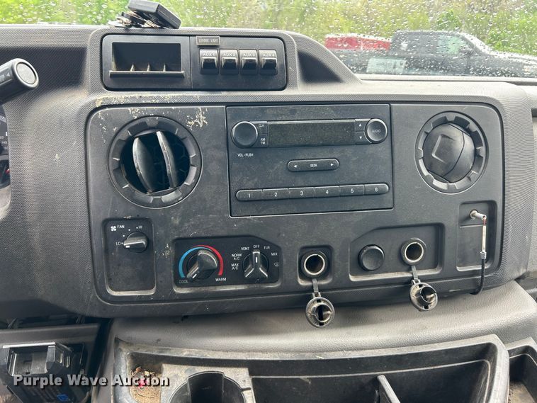 image for item FC5416 2017 Ford E350 Super Duty utility van