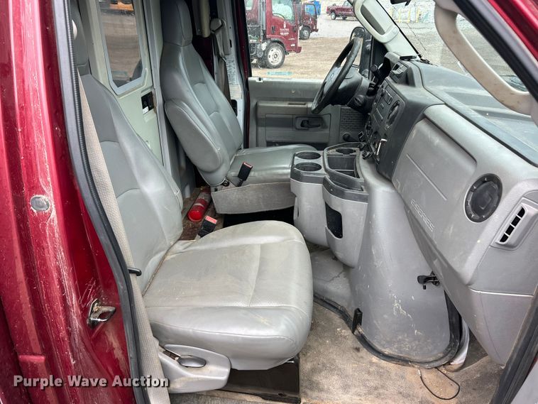 image for item FC5416 2017 Ford E350 Super Duty utility van