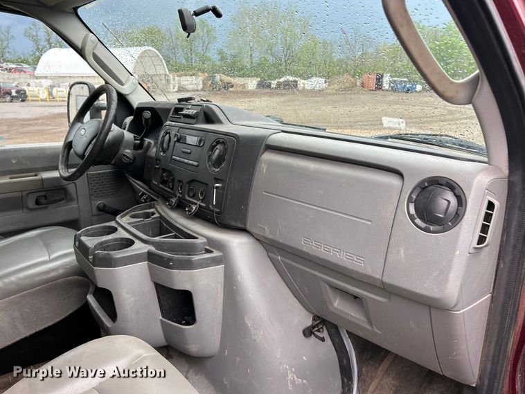 image for item FC5416 2017 Ford E350 Super Duty utility van