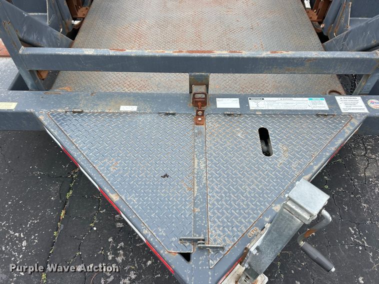 image for item FC5464 2013 JLG Trailer  1012 equipment trailer