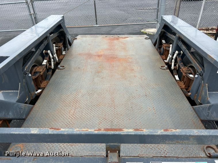 image for item FC5464 2013 JLG Trailer  1012 equipment trailer