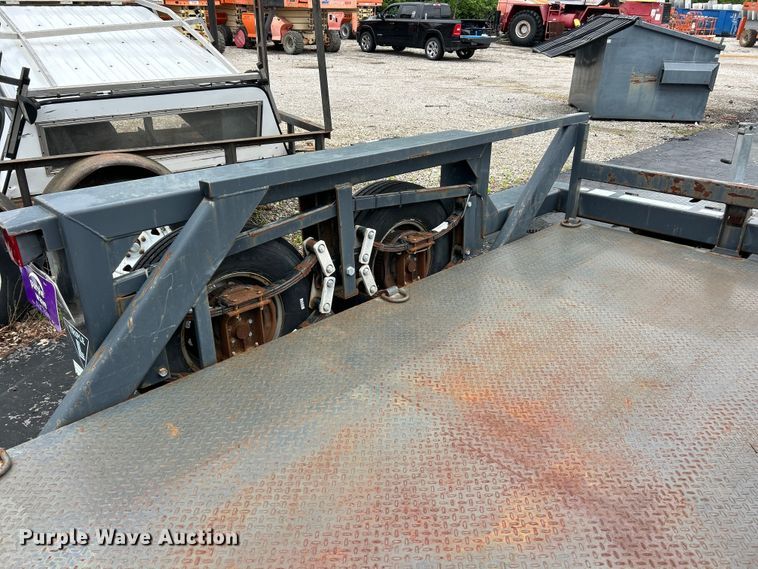 image for item FC5464 2013 JLG Trailer  1012 equipment trailer