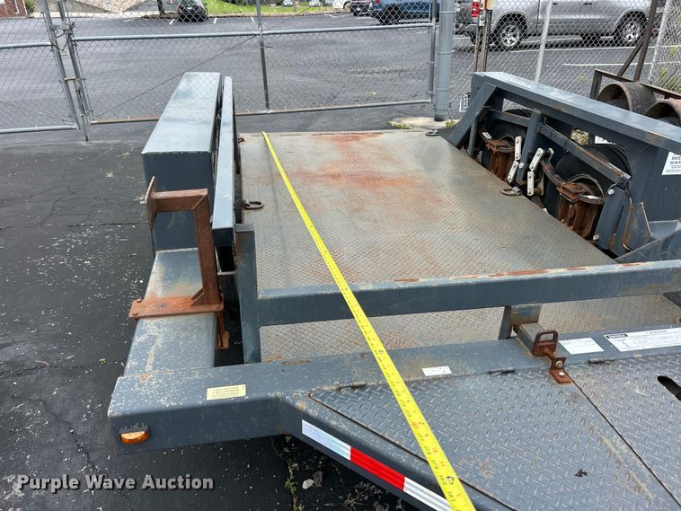 image for item FC5464 2013 JLG Trailer  1012 equipment trailer