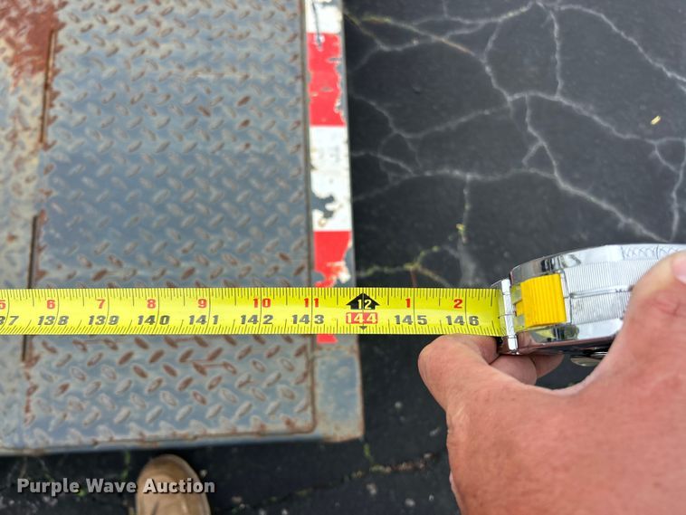 image for item FC5464 2013 JLG Trailer  1012 equipment trailer