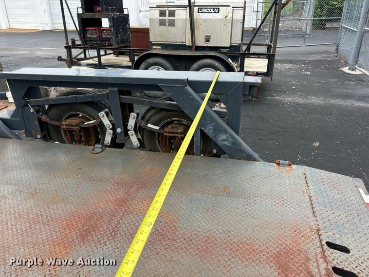 image for item FC5464 2013 JLG Trailer  1012 equipment trailer