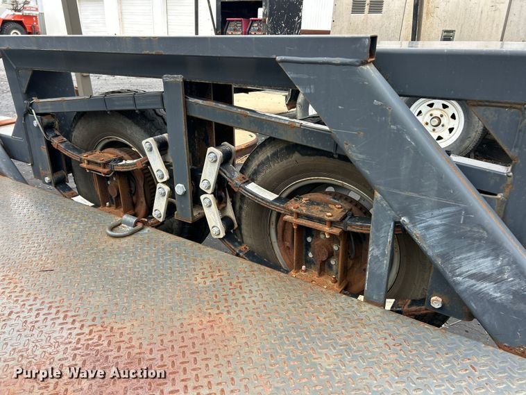 image for item FC5464 2013 JLG Trailer  1012 equipment trailer