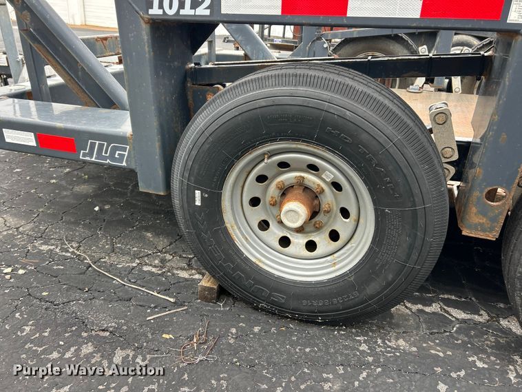 image for item FC5464 2013 JLG Trailer  1012 equipment trailer